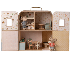 SuitCasa Mouse House