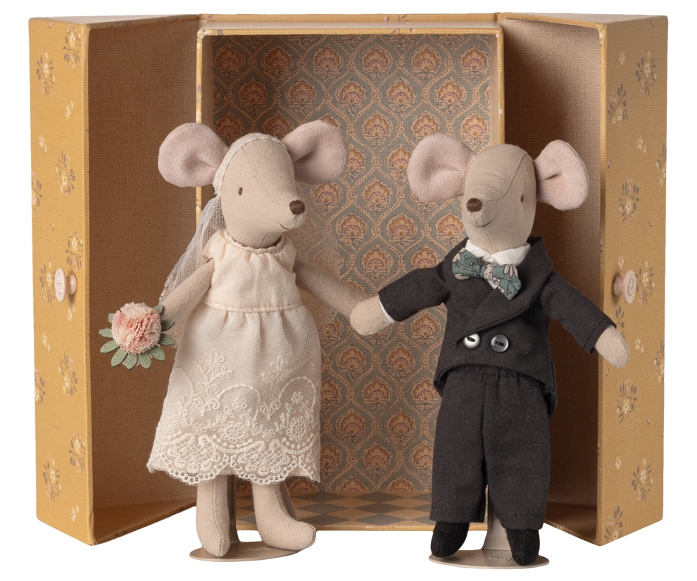 Wedding Mice Couple in Box. Mum and Dad