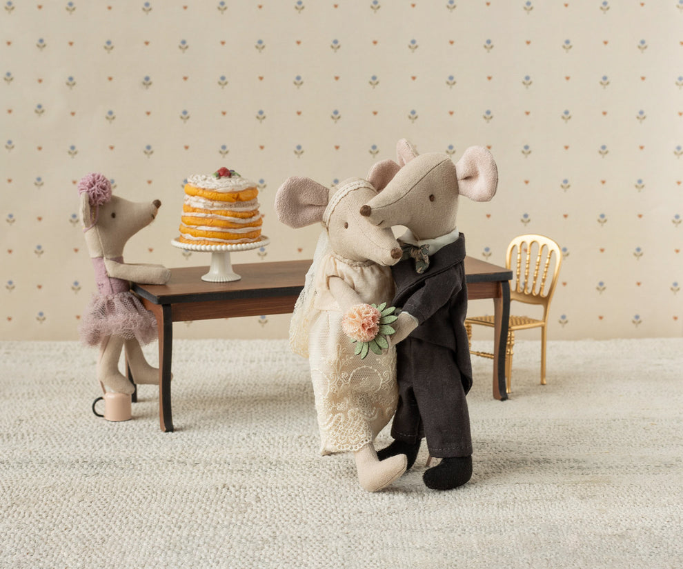 Wedding Mice Couple in Box. Mum and Dad