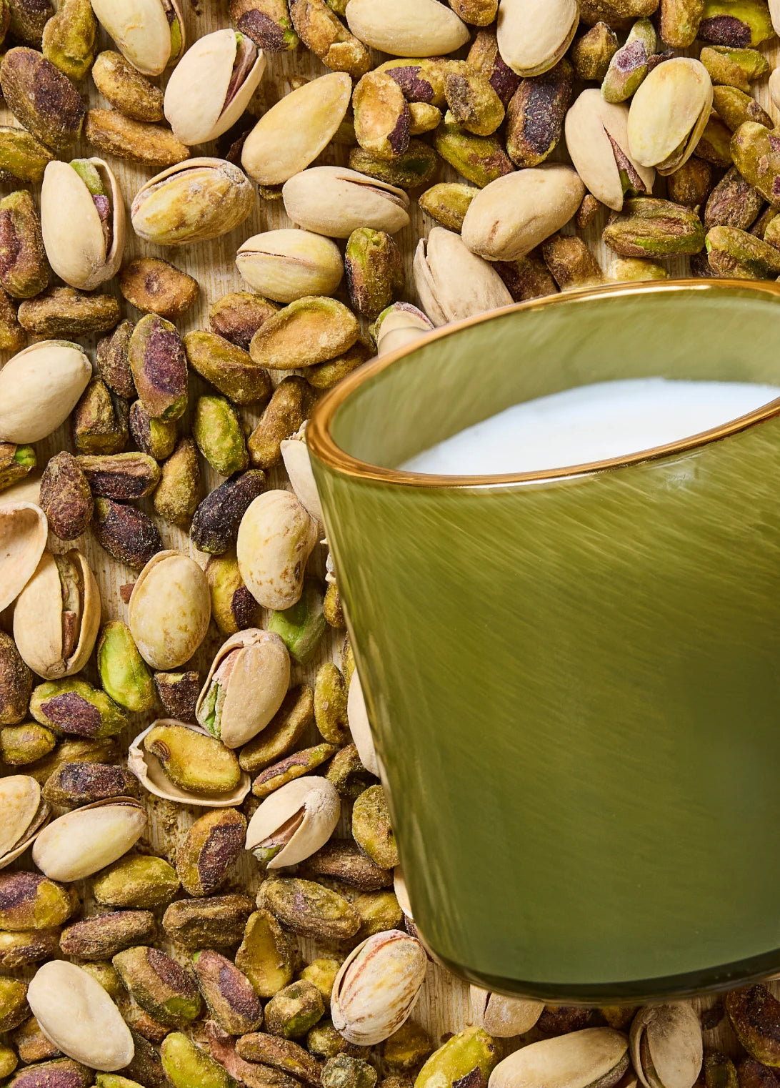 Pistachio Oud Signature Candle