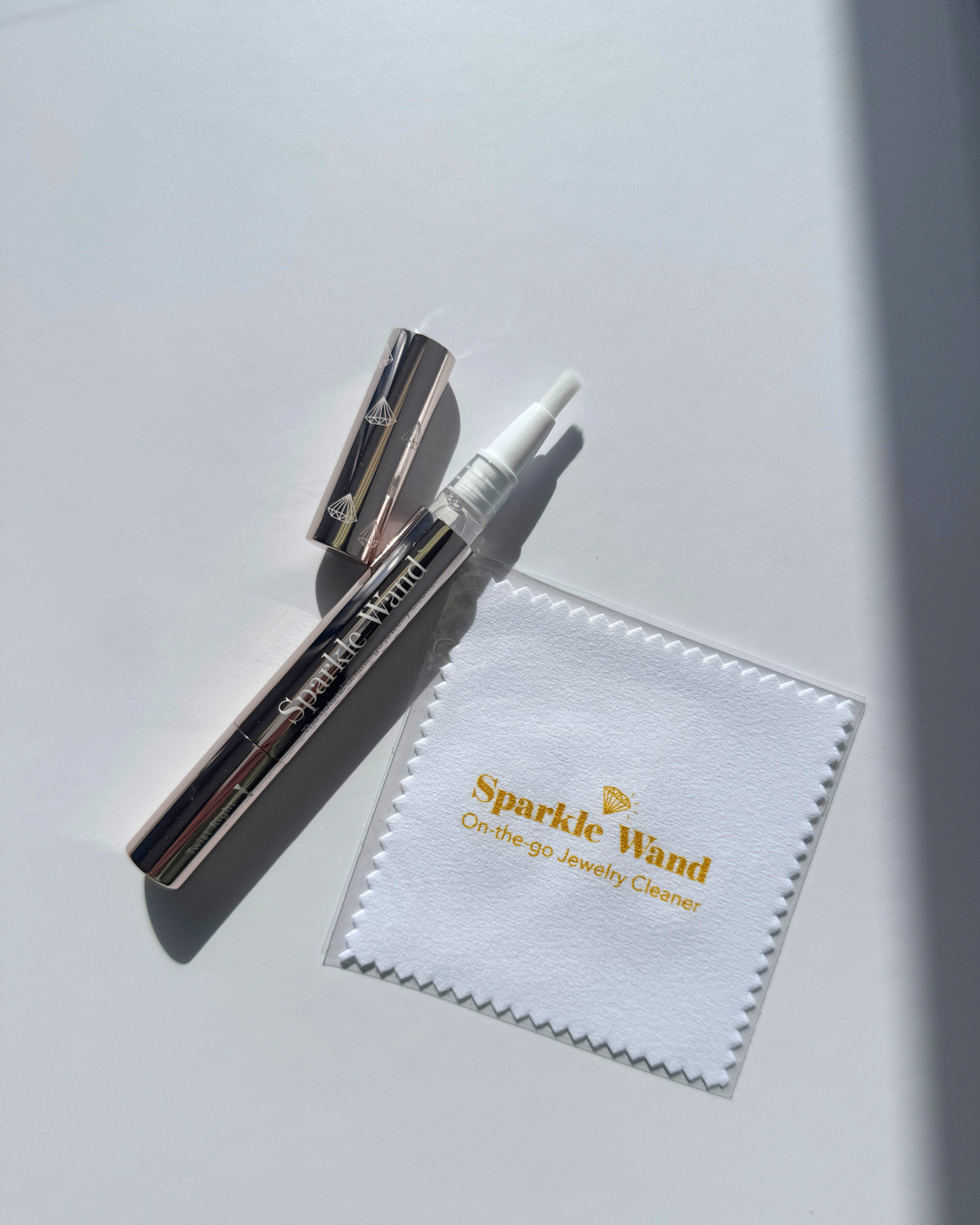 Bonblissity Sparkle Wand : On-the-Go Jewelry Cleaning Pen